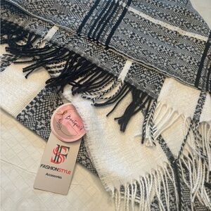 Black and White Woven Scarf/wrap NWT 70”x29”